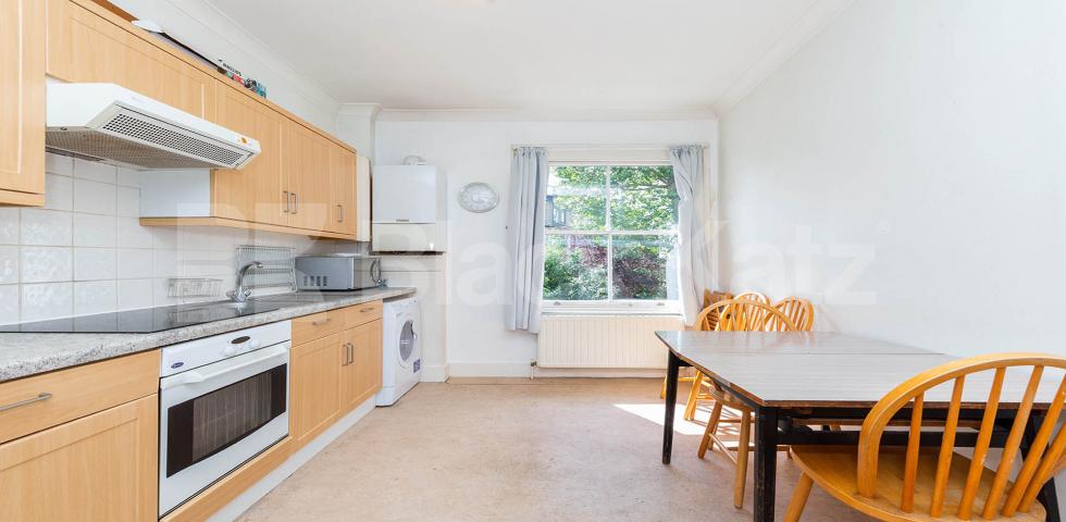 			GOOD FOR 4 SHARERS!, 4 Bedroom, 1 bath, 1 reception Flat			 Brecknock Road, TUFNELL PARK N7